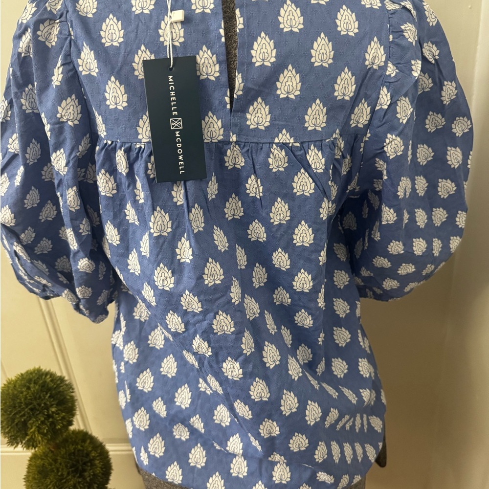 Women’s Michelle McDowell Blue Floral Women's Top NWT - Picture 4 of 5